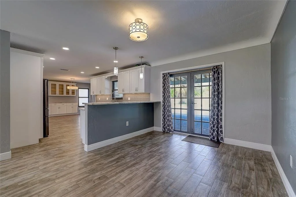 Photo of 323 SUWANEE AVENUE