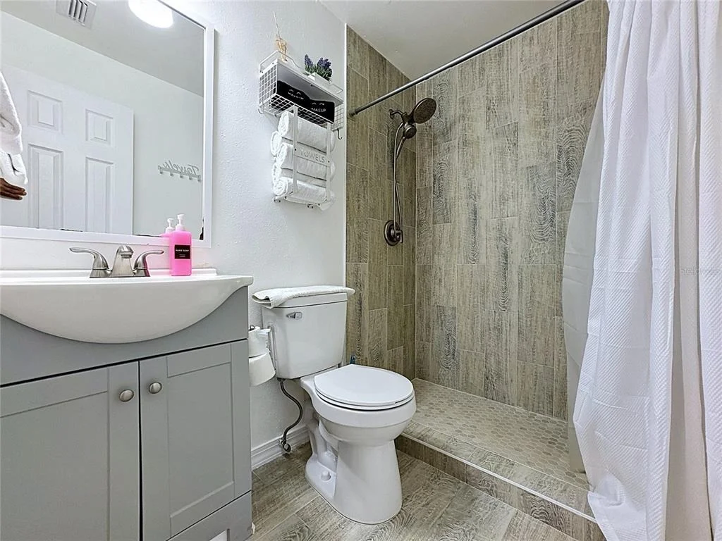 Photo of 1716 TERRY CIRCLE NE