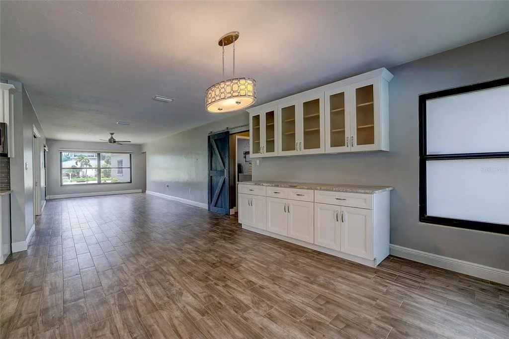 Photo of 323 SUWANEE AVENUE