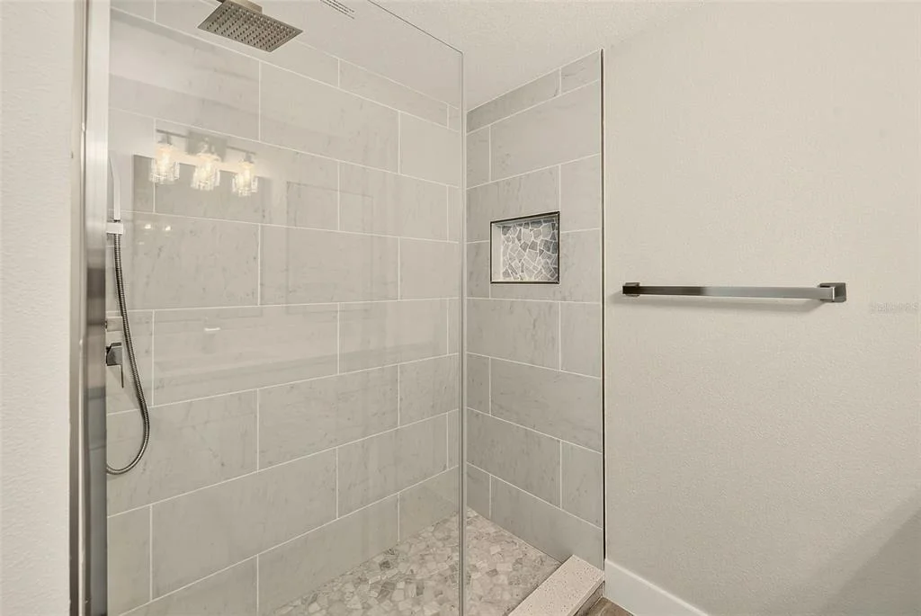 Photo of 1595 OAK LANE