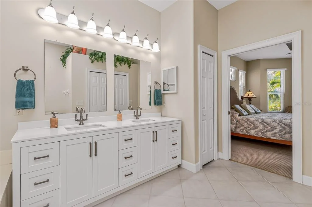 Photo of 3337 SUNSET KEY CIRCLE