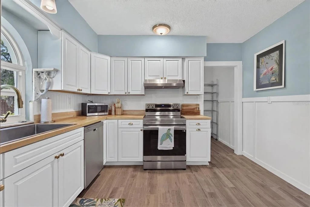 Photo of 6086 ISLAND DRIVE