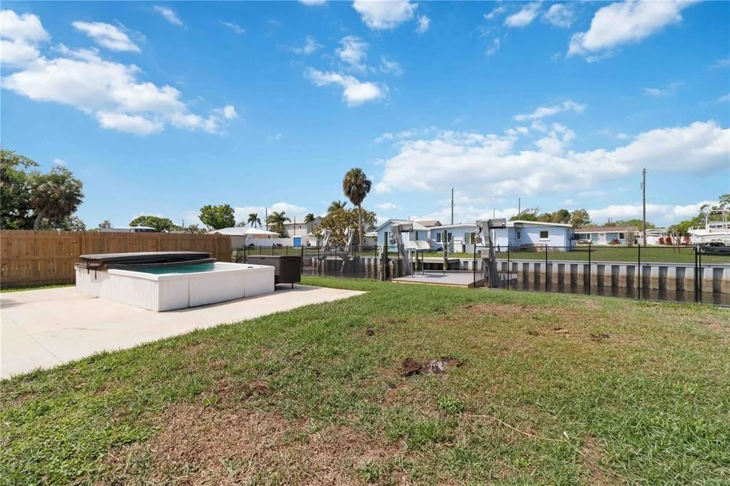 Photo of 607 MANATEE AVENUE