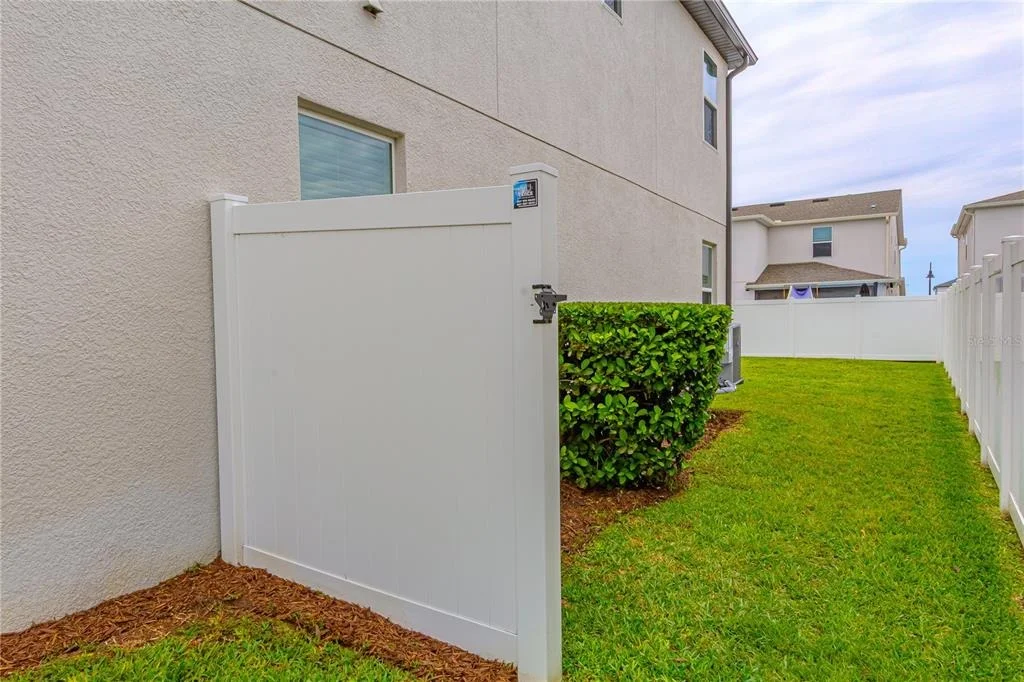 Photo of 1261 LONE PALM WAY