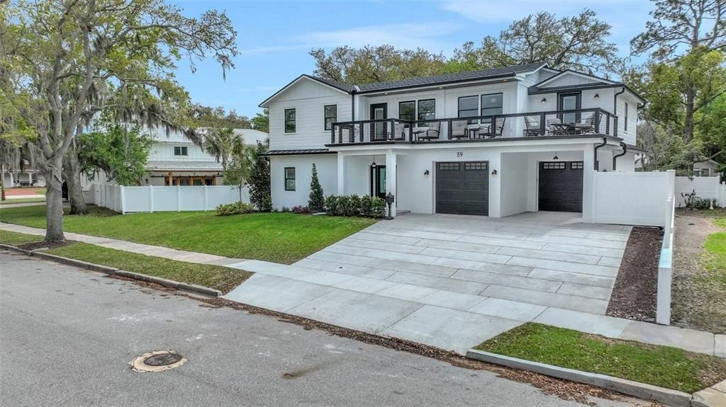 Photo of 39 E PARK AVENUE