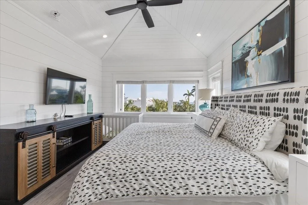 Photo of 239 S HARBOR DRIVE