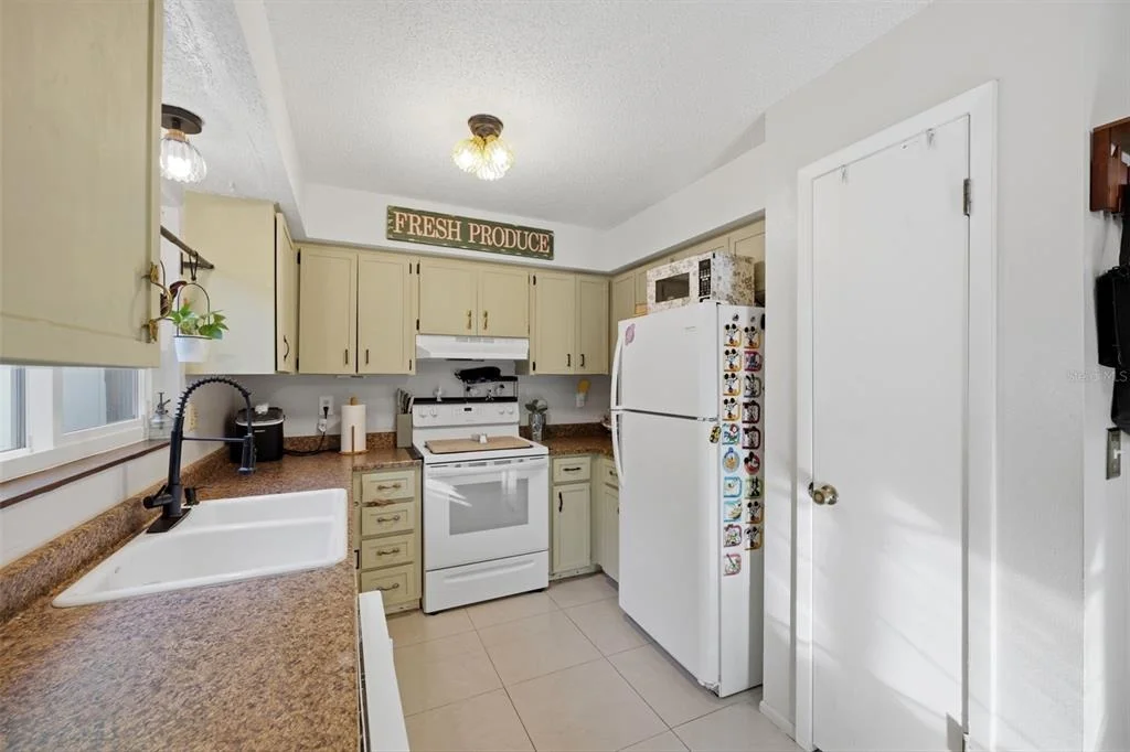 Photo of 10048 AMIDON STREET
