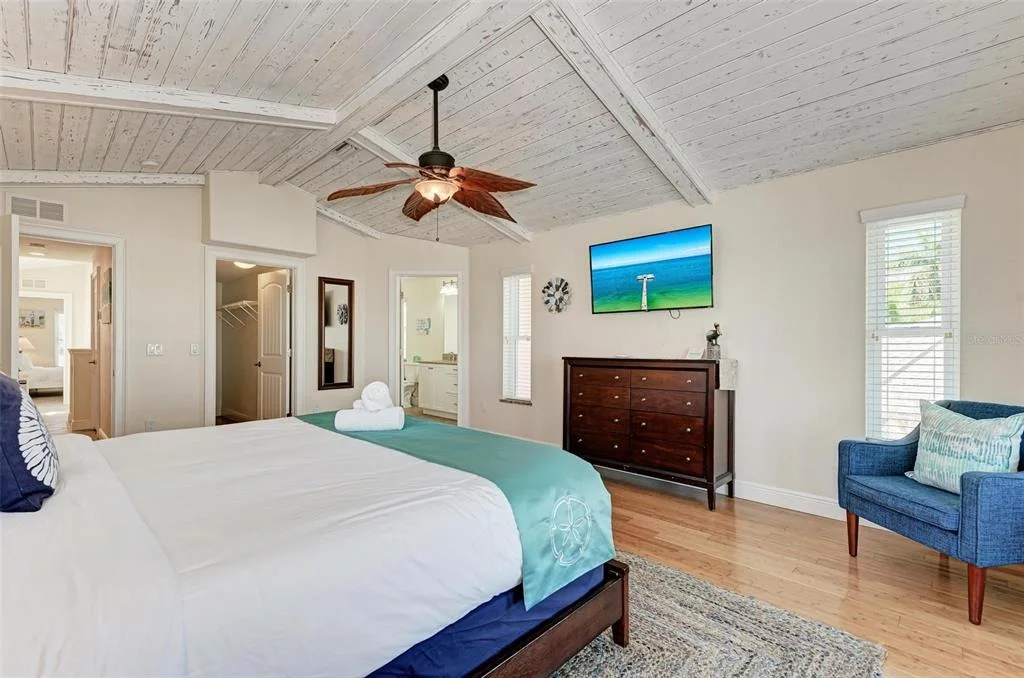 Photo of 203 N HARBOR DRIVE