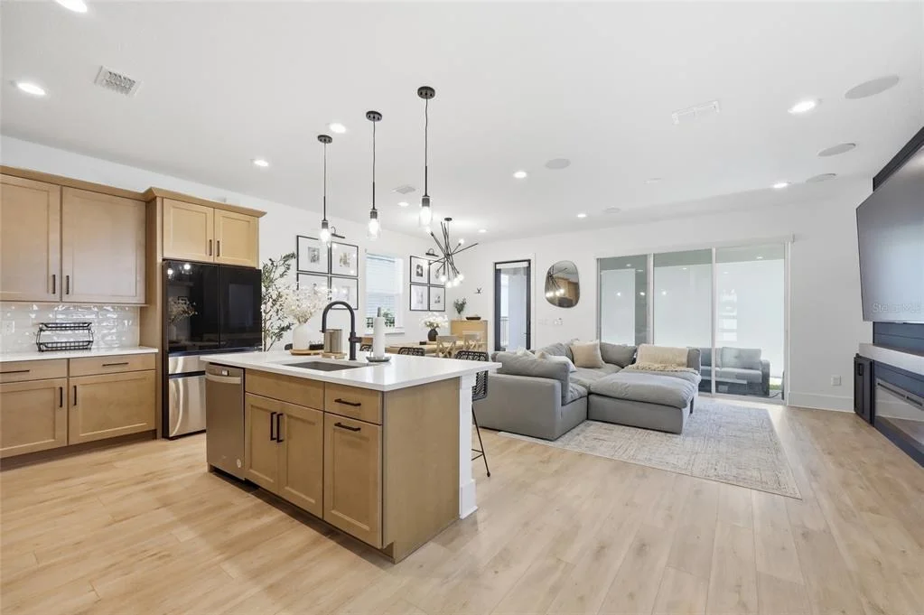 Photo of 1663 CROWNCREST DRIVE