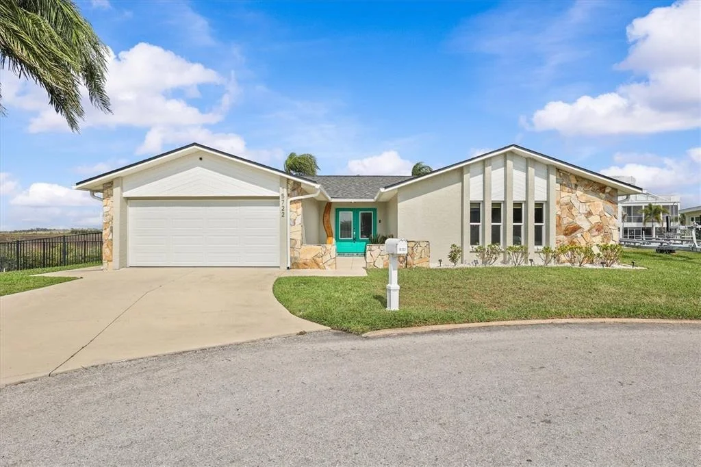 Photo of 15722 DONZI DRIVE