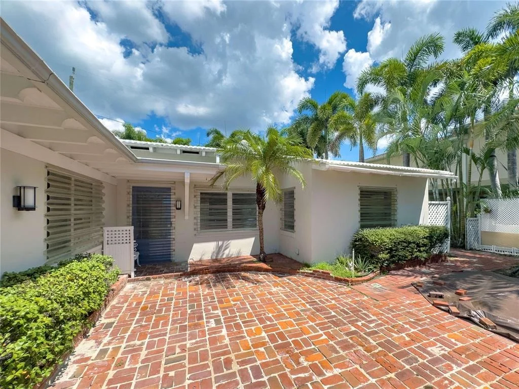 Photo of 16107 GULF BOULEVARD