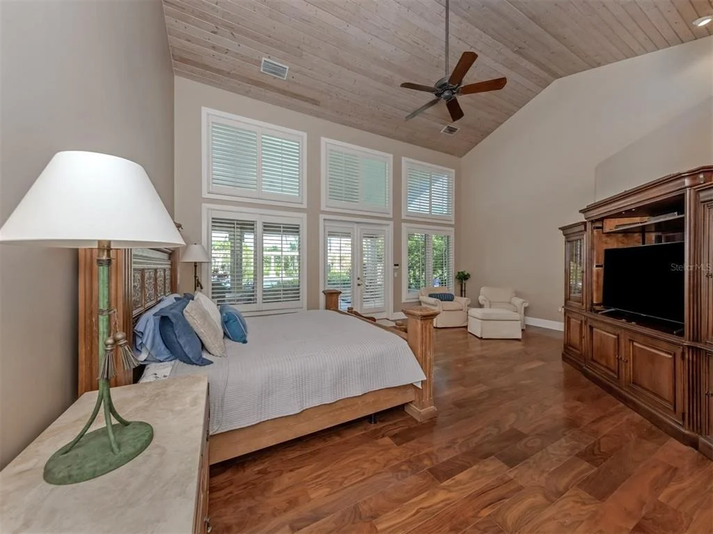 Photo of 630 N RIVER ROAD