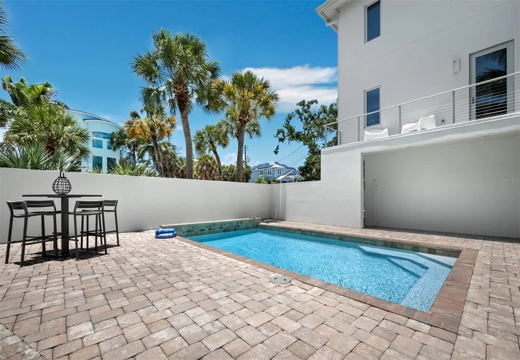 Photo of 471 ISLAND CIRCLE