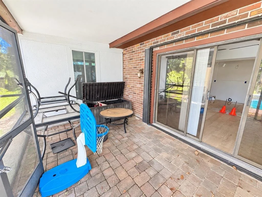 Photo of 2076 BUTTERNUT CIRCLE W