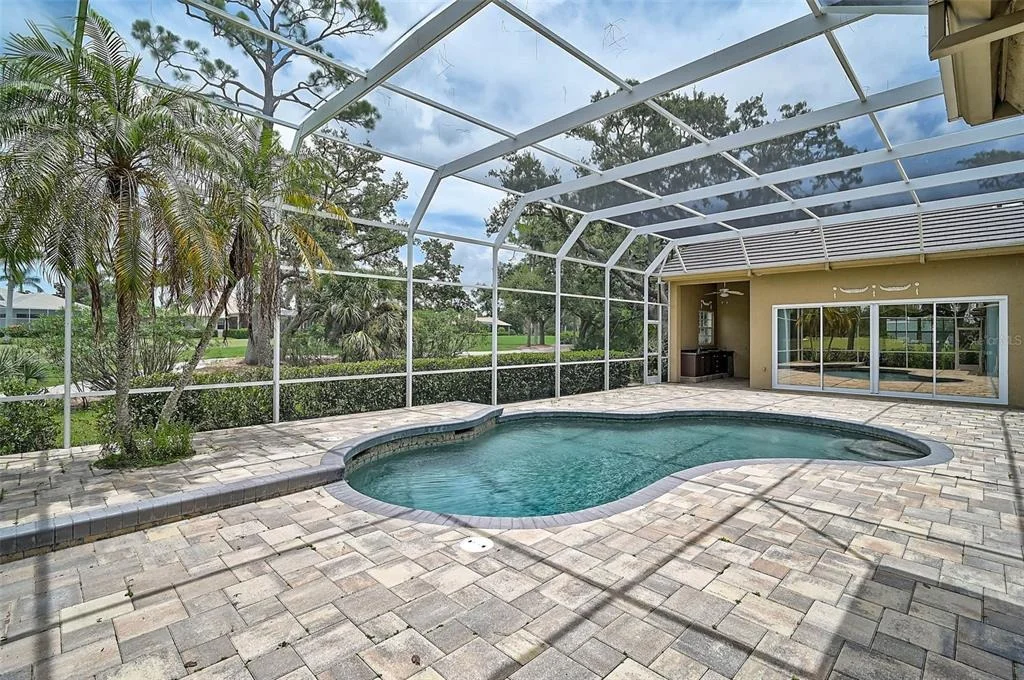 Photo of 852 MACEWEN DRIVE
