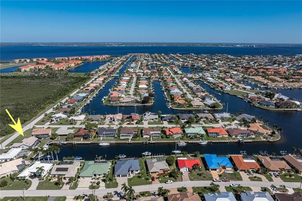 Photo of 308 COLONY POINT DRIVE