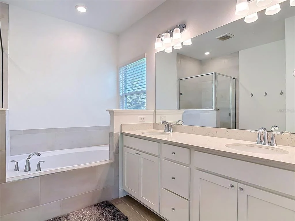 Photo of 2183 RAGLAN CIRCLE