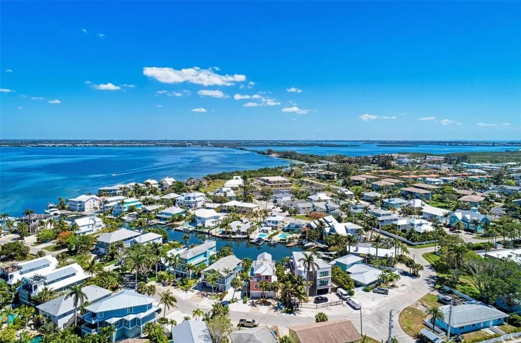 Photo of 203 N HARBOR DRIVE