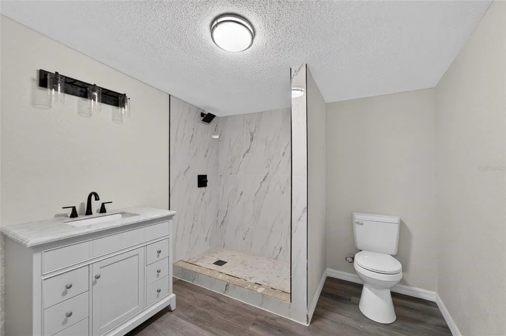 Photo of 8809 DYER ROAD