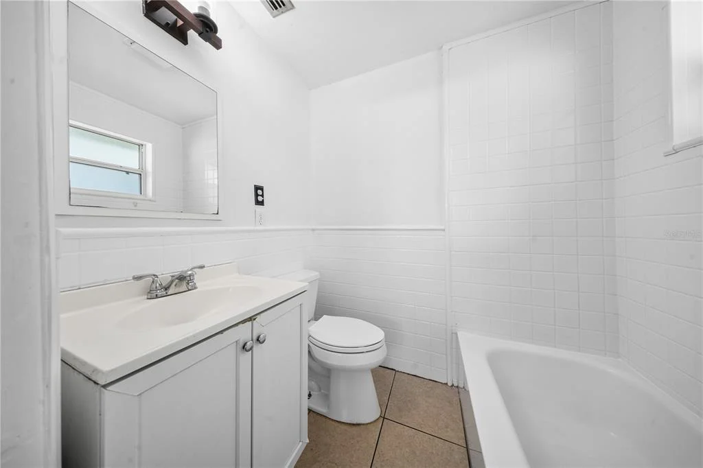Photo of 986 LEXINGTON DRIVE