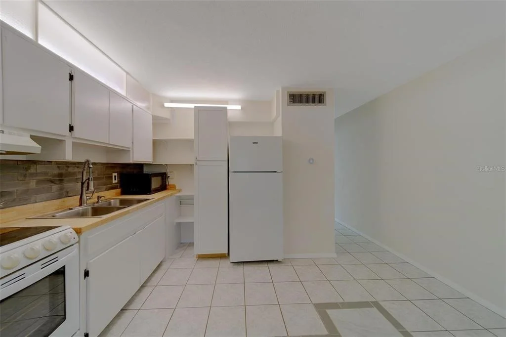 Photo of Unit F12 at 2500 HARN BOULEVARD