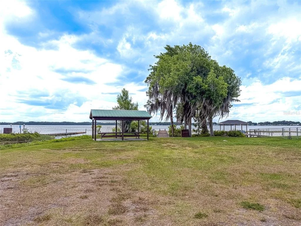 Photo of 305 CLOVERLEAF ROAD