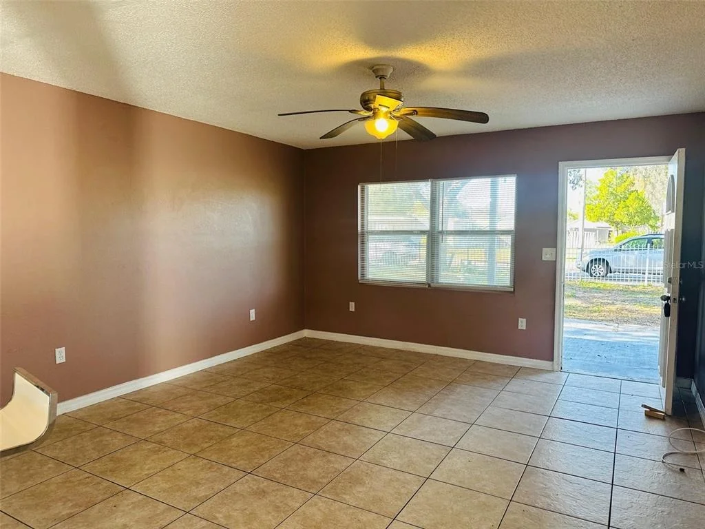 Photo of 2107 VINCENT ROAD