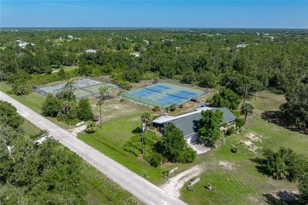 Photo of 2065 DUNCAN ROAD