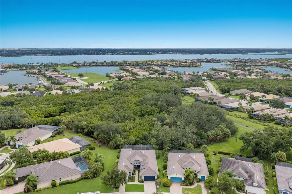 Photo of 921 RIVERSCAPE STREET