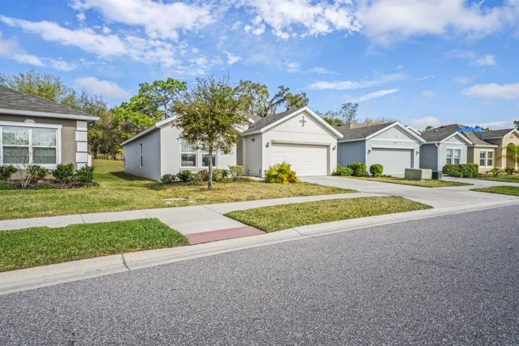 Photo of 571 OLD WINDSOR WAY