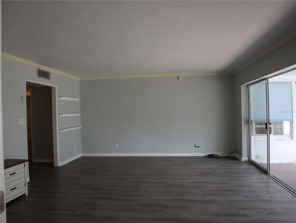 Photo of 940 OLEANDER DRIVE SE