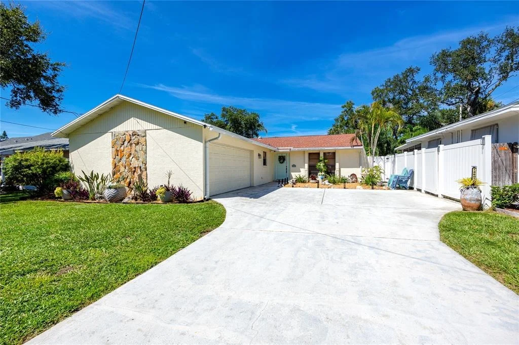 Photo of 14803 SUNSET DRIVE
