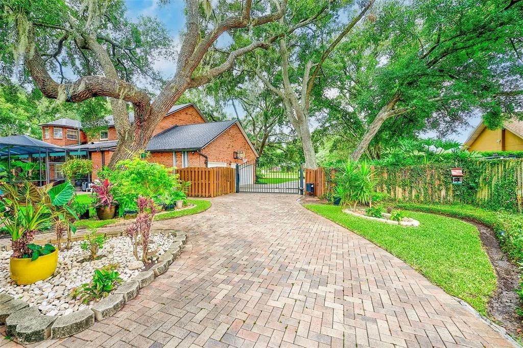 Photo of 807 CENTERBROOK DRIVE