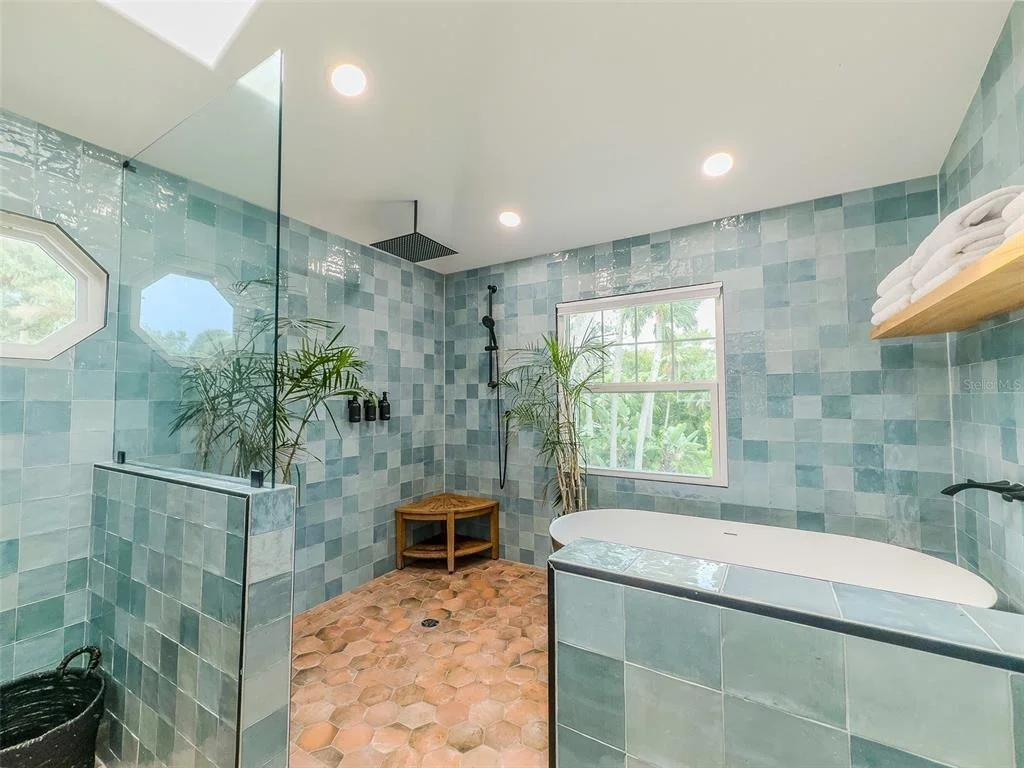 Photo of 4946 HALIFAX DRIVE