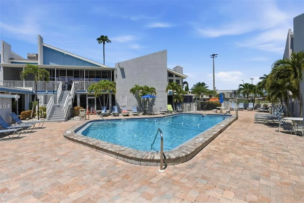 Photo of Unit F at 175 MEDALLION BOULEVARD