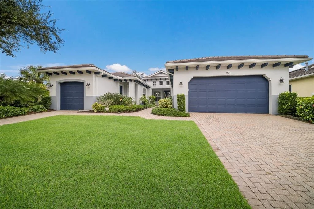 Photo of 921 RIVERSCAPE STREET