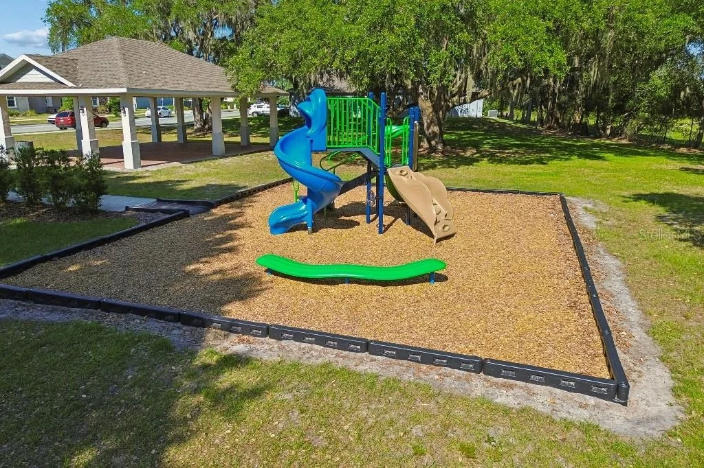 Photo of 1101 LONE PALM WAY