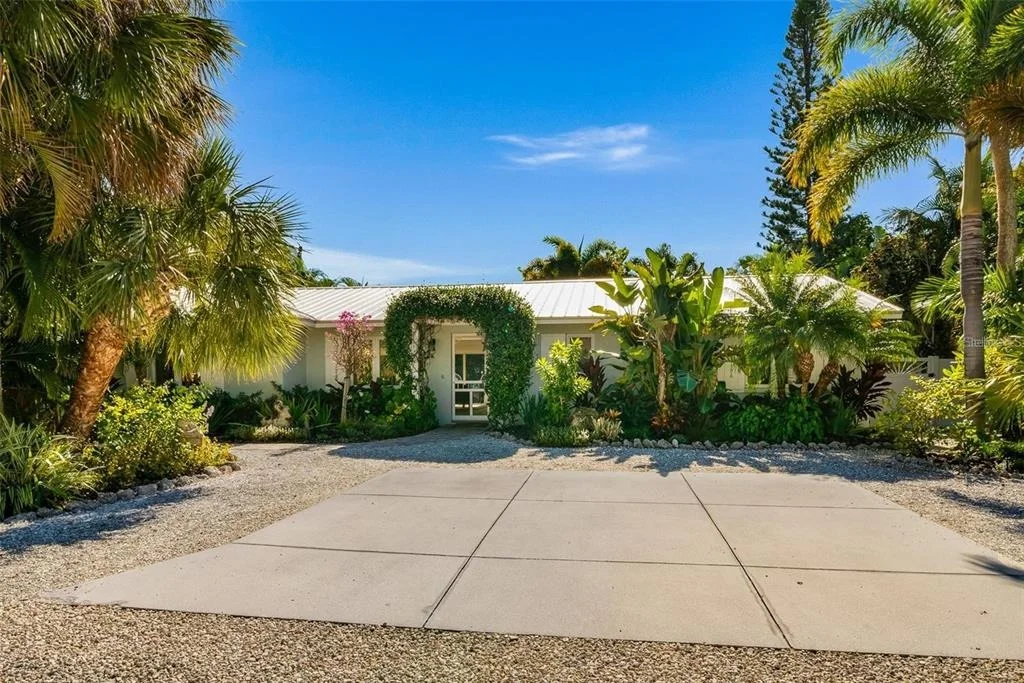 Photo of 207 PEACOCK LANE