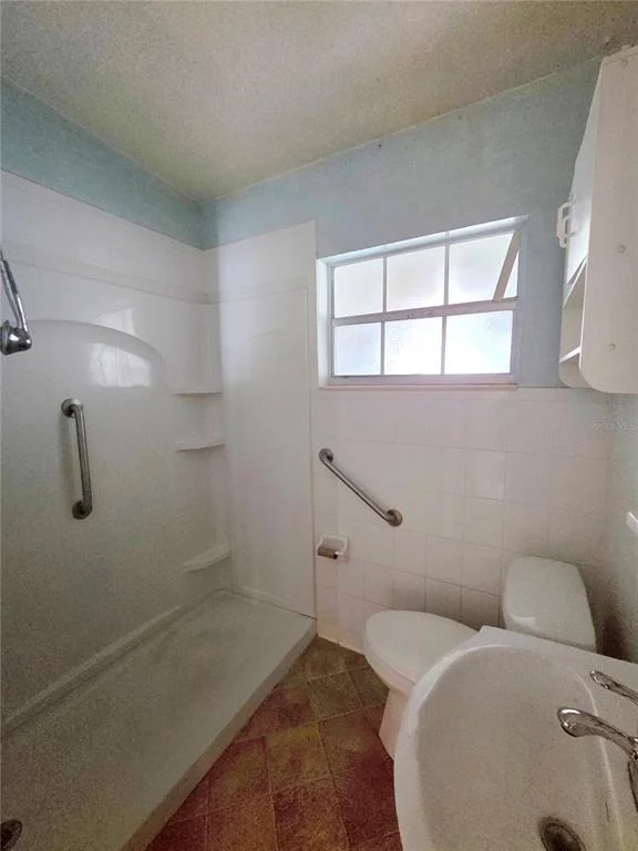 Photo of 640 FORREST DR
