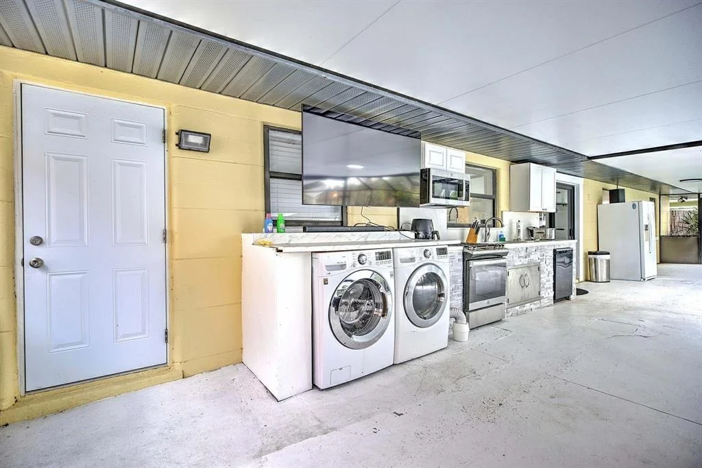 Photo of 4160 LAKEVIEW DRIVE