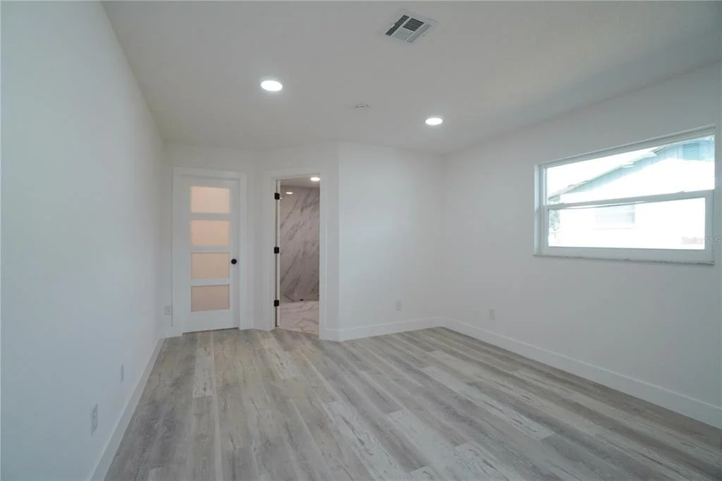 Photo of 1461 ROYAL ROAD