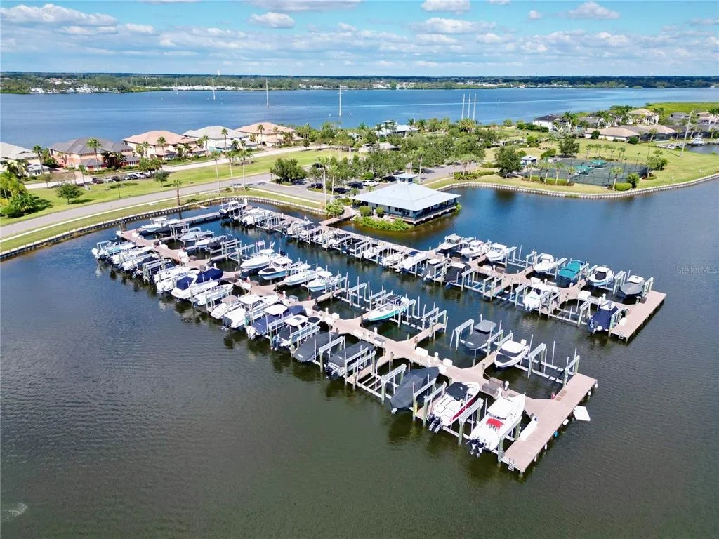 Photo of 921 RIVERSCAPE STREET