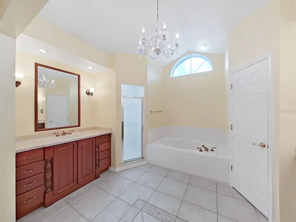 Photo of 611 TOMOKA DRIVE