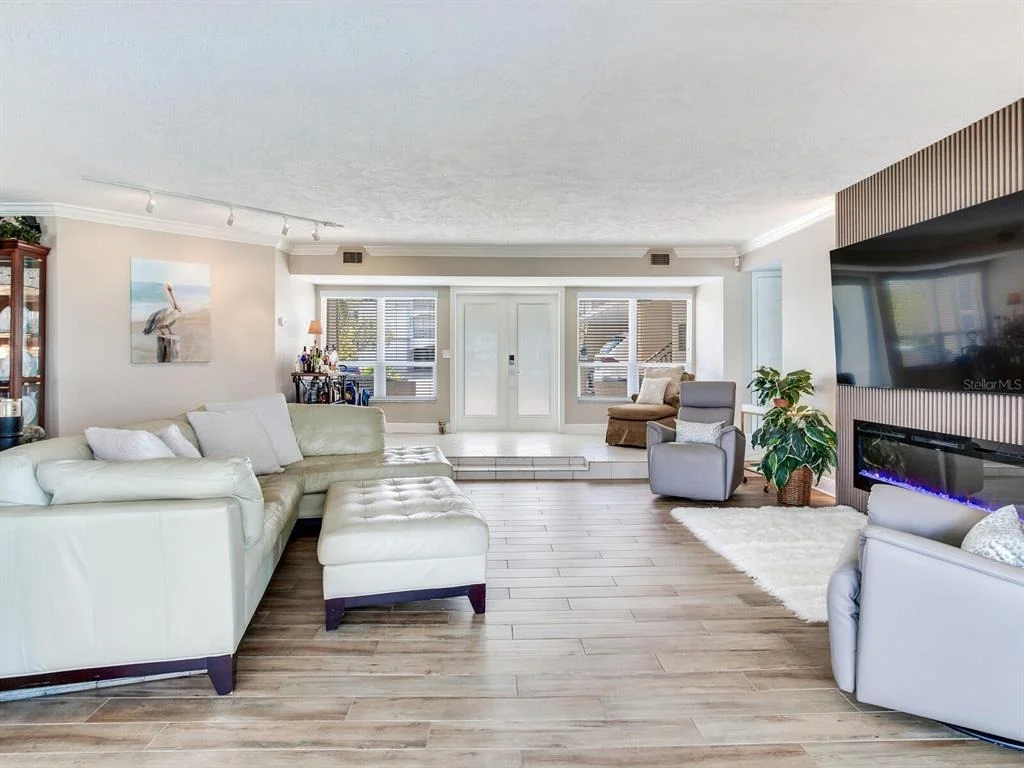 Photo of Unit B at 210 DOLPHIN POINT