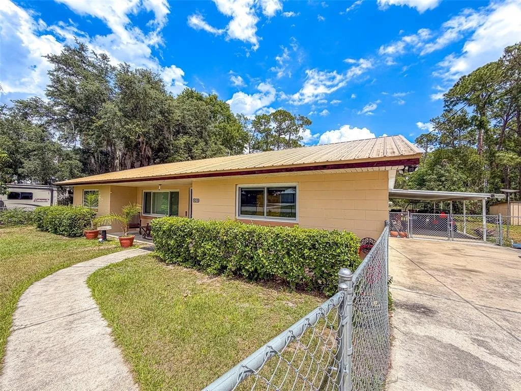 Photo of 305 CLOVERLEAF ROAD