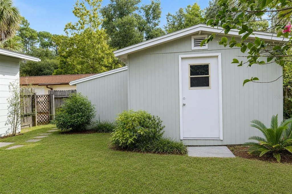 Photo of 703 NE 6TH PLACE