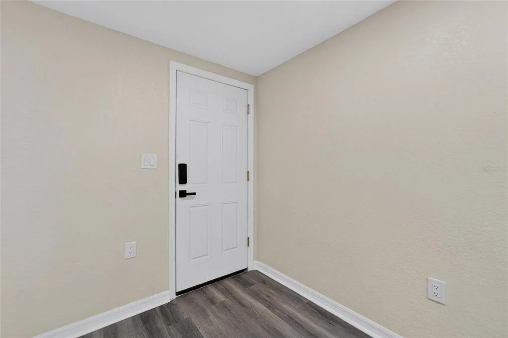 Photo of 8809 DYER ROAD