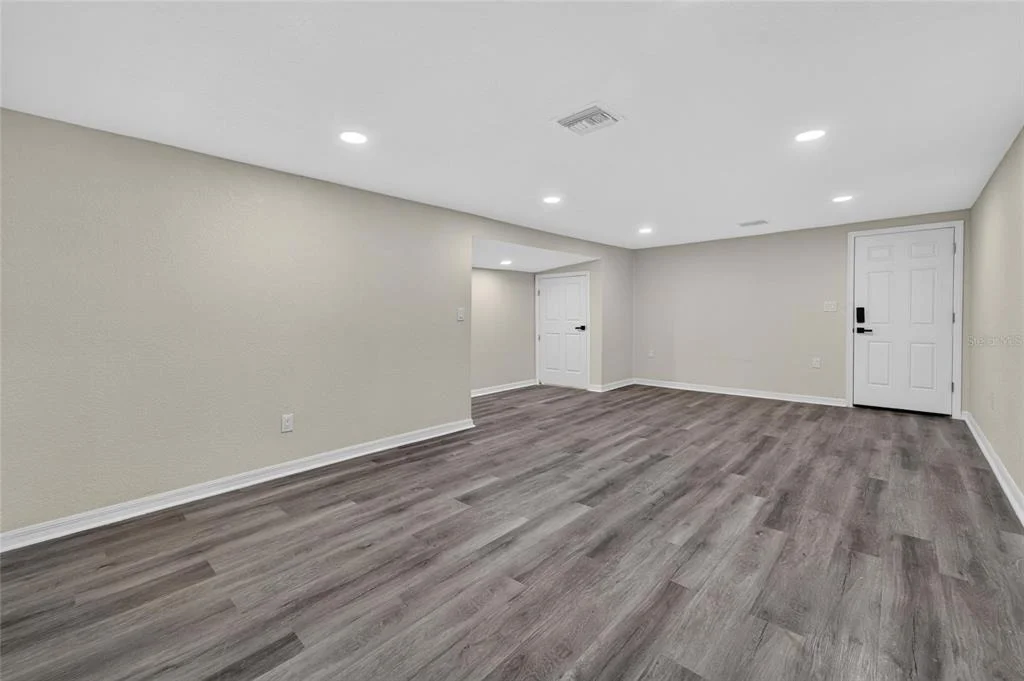 Photo of 8809 DYER ROAD