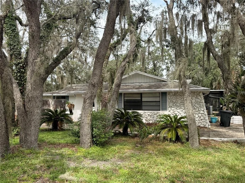 Photo of 18618 ANGLEWOOD DRIVE