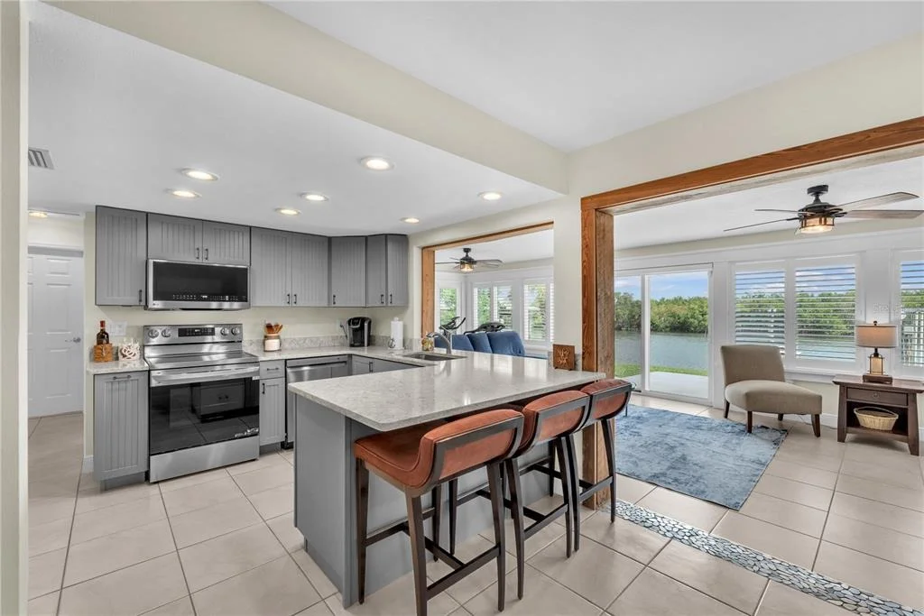 Photo of 911 SILVER PALM WAY